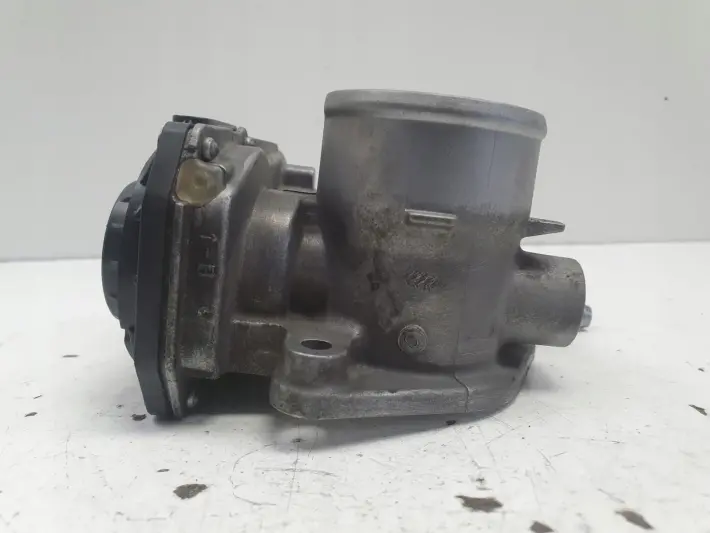 Toyota Yaris III 1.5 VVTi 2NR PRZEPUSTNICA 22030-47040