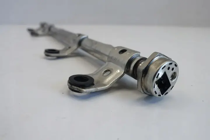 BMW F10 535 3.0 i LISTWA WTRYSKOWA 7628049