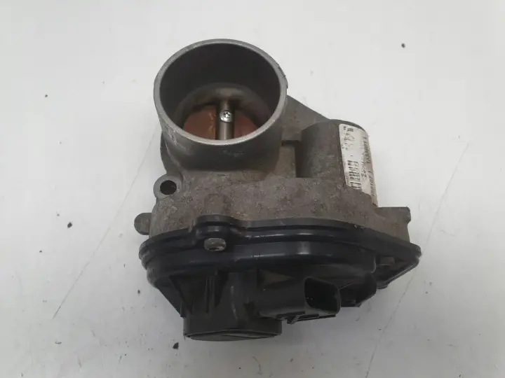 Ford Focus MK2 II 1.6 16V PRZEPUSTNICA VP4F9U-9E928-BA