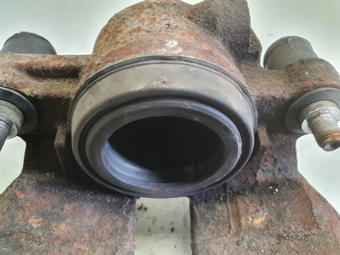 Volvo S60 II V60 I PRZEDNI ZACISK HAMULCOWY prawy przód pasażera 31471664