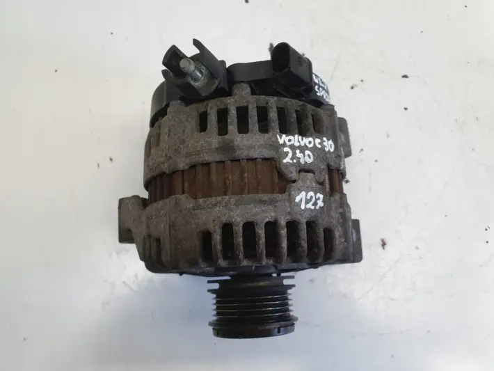 Volvo S40 II V50 2.4 D5 ALTERNATOR 0121615014