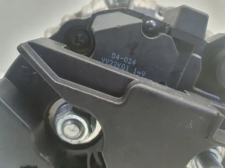 Opel Astra H III 1.6 16V ALTERNATOR BOSCH