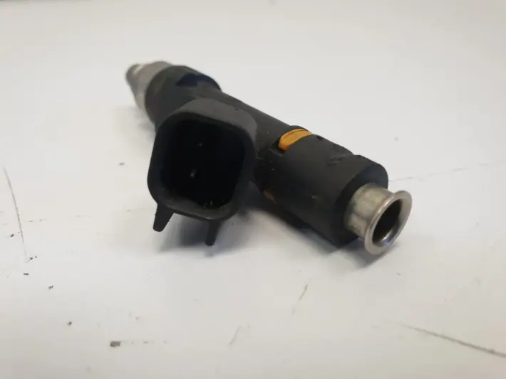 Mazda 6 2.0 16V WTRYSKIWACZ 0280158103