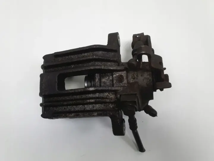 VW Golf IV Audi A3 PRAWY ZACISK HAMULCOWY tył pasażera