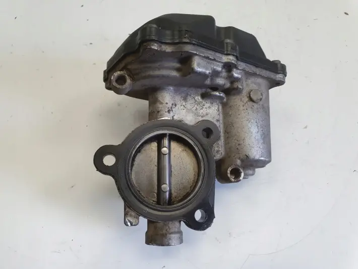 VW Passat B8 2.0 TDI PRZEPUSTNICA 04L131501C