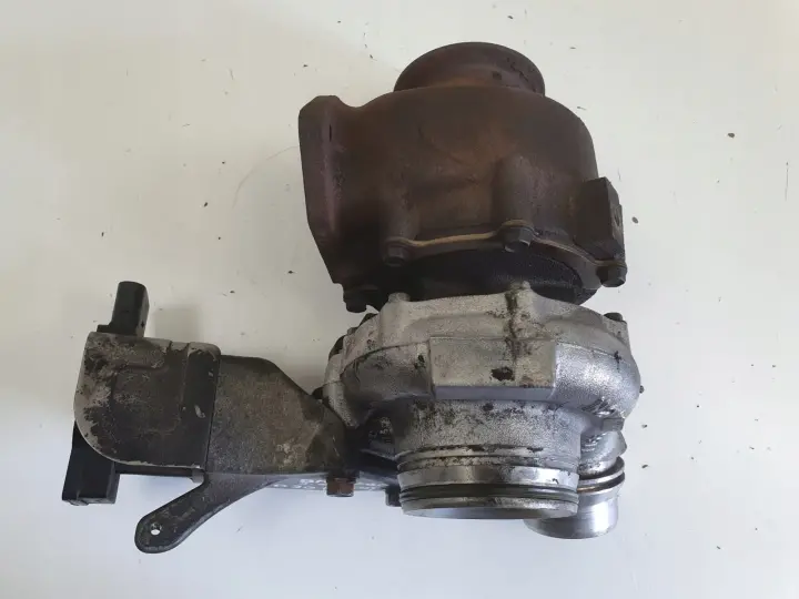 BMW E60 2.0 D TURBOSPRĘŻARKA turbo 8506891