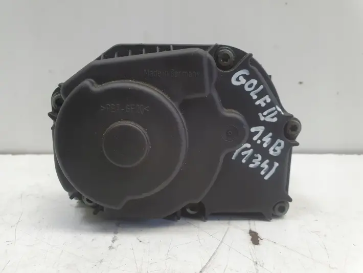 VW Golf IV 1.4 16V PRZEPUSTNICA 030133064F