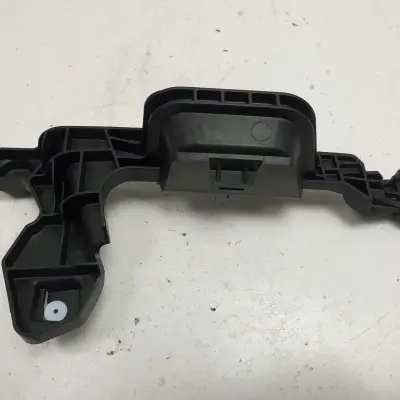 Opel Corsa F LEWY WSPORNIK KLAMKI WEWNĘTRZNEJ