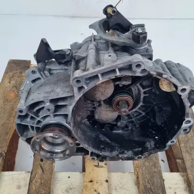 VW Passat B6 2.0 TDI MANUALNA SKRZYNIA BIEGÓW manual KNS