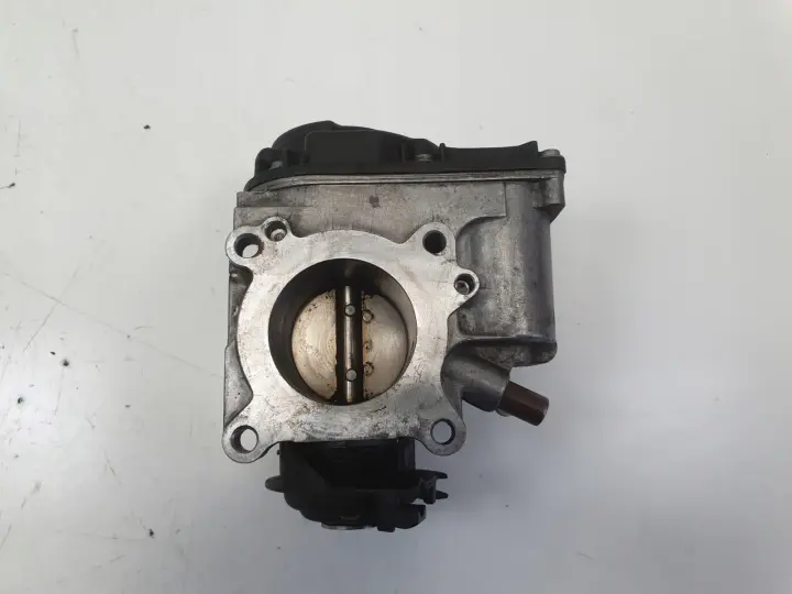 VW Golf IV 1.4 16V PRZEPUSTNICA 030133064F