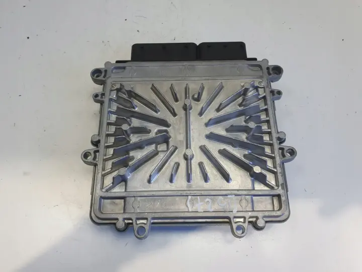 Volvo XC90 2.4 D5 STEROWNIK SILNIKA komputer MODUŁ 31272463AA