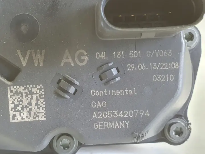 VW Passat B8 2.0 TDI PRZEPUSTNICA 04L131501C