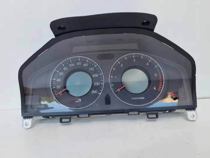 Volvo S80 II V70 III XC70 II 2.4 D5 LICZNIK ZEGARY Europa diesel 31270899AA