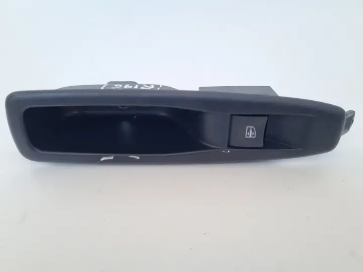 Renault Megane IV Clio IV PRZEŁĄCZNIK SZYB panel włącznik prawy 829507217R