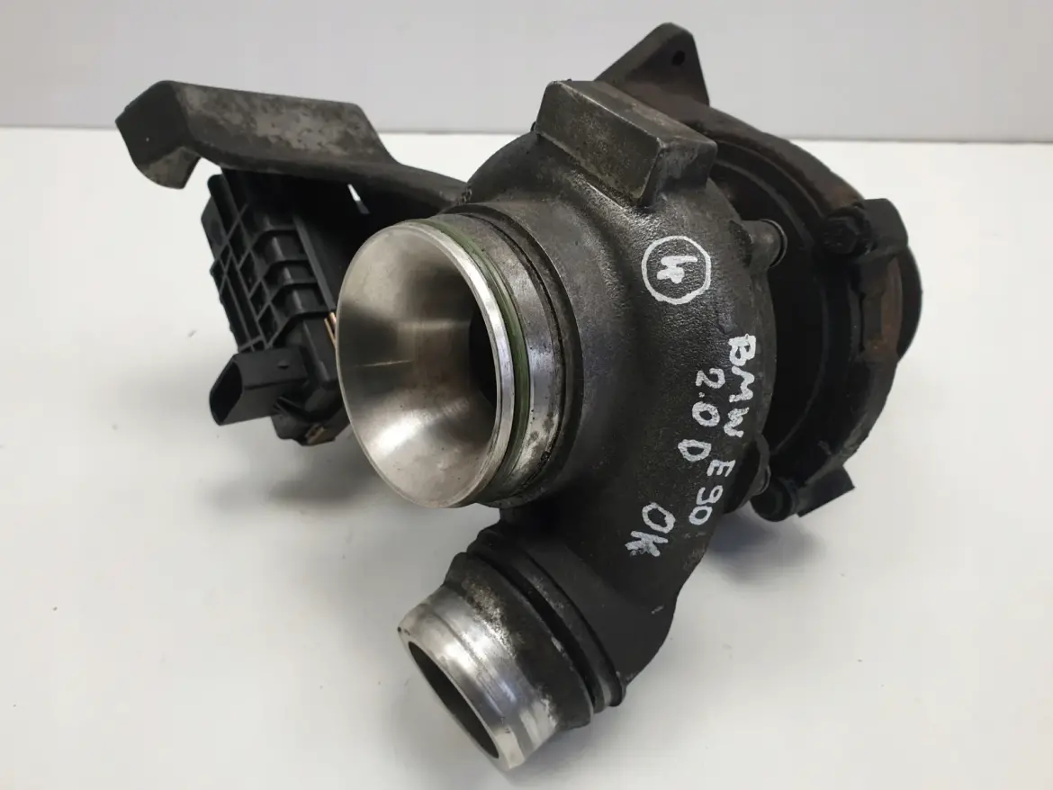 BMW E90 E91 2.0 D TURBOSPRĘŻARKA turbo 7810189C