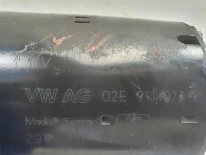 VW Golf V 1.9 TDI ROZRUSZNIK bosch 02E911023L