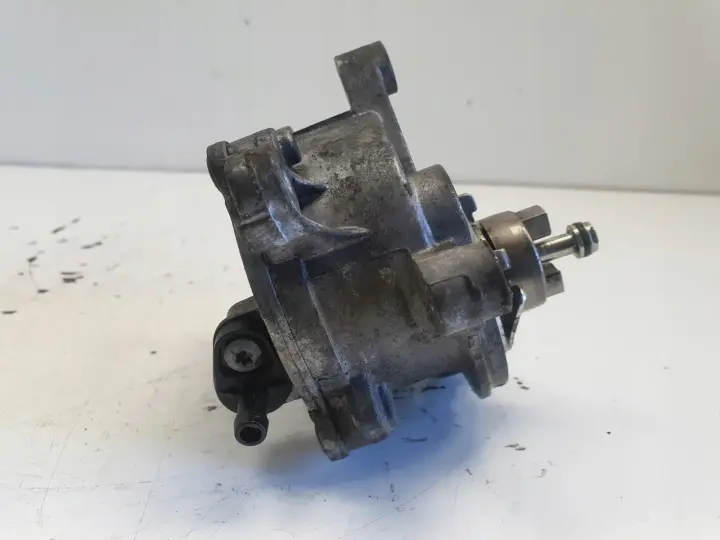 Volvo S60 II V60 2.0 D4 POMPA VACUM wakum 31375107