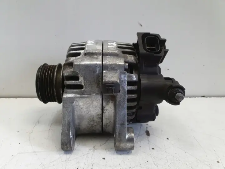 Hyundai i20 1.4 CRDI ALTERNATOR 37300-2A050 valeo 90A