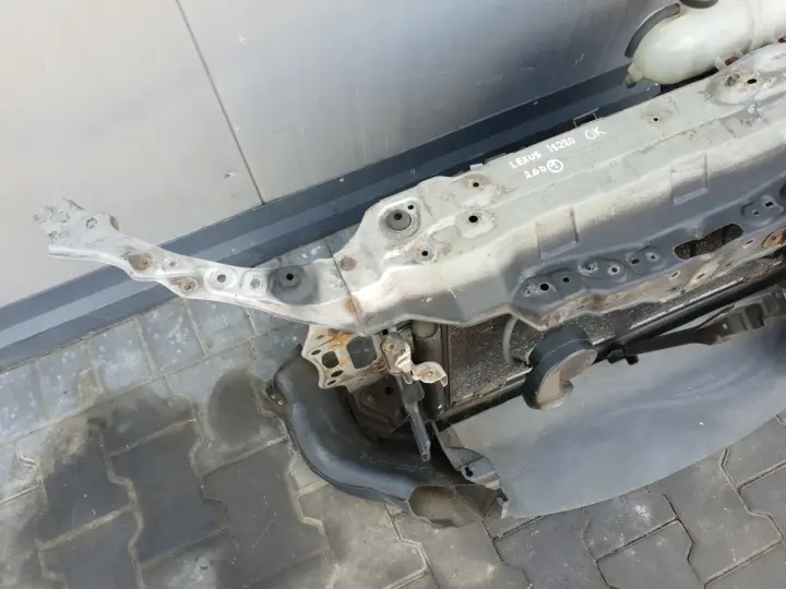 Lexus IS220 2.2 D PRZEDNI PAS CHŁODNICE KOMPLET