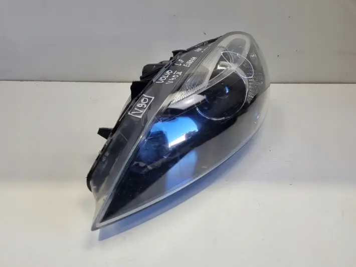 Volvo V40 II 12-16r PRZEDNIA LAMPA LEWA lewy przód EUROPA XENON 31420007