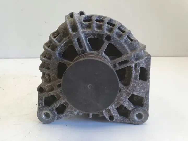 Dacia Duster I 1.2 TCe ALTERNATOR 231000091R valeo