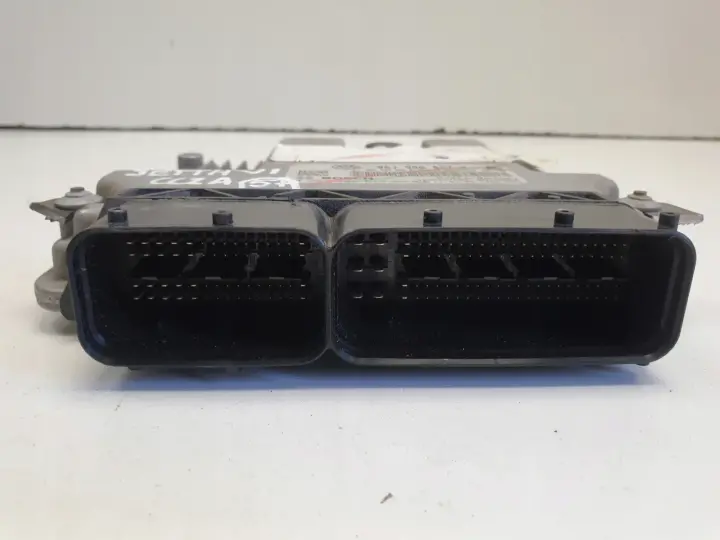 VW Jetta VI 2.0 TFSI STEROWNIK SILNIKA komputer