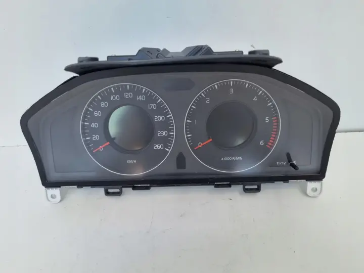 Volvo S80 II V70 III XC70 II 2.4 D5 LICZNIK ZEGARY Europa diesel 31270899AA