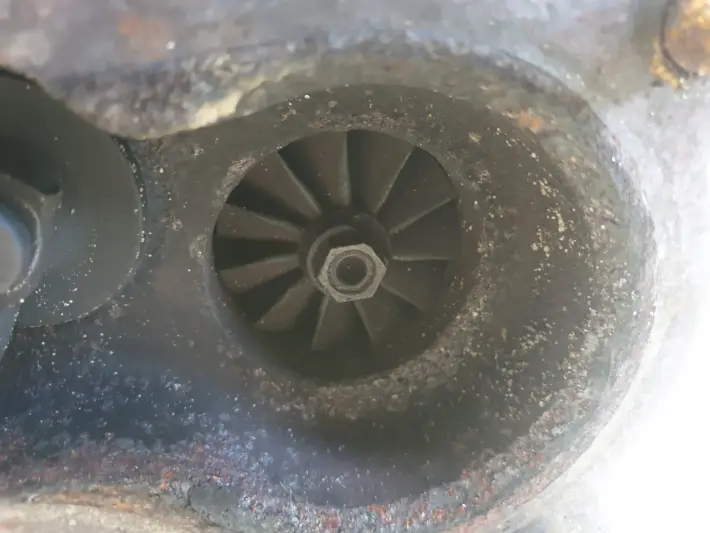 VW Bora 1.9 TDI TURBOSPRĘŻARKA turbo 038145701D