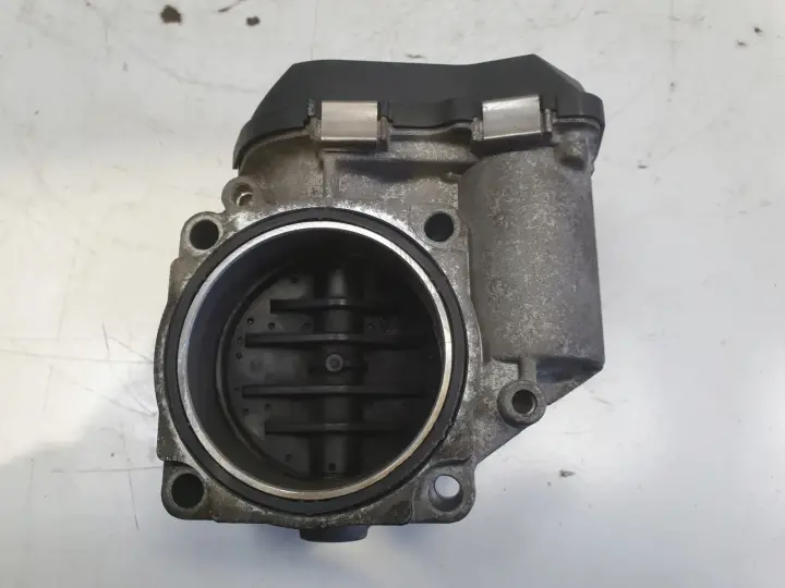 BMW E87 E90 2.0 i PRZEPUSTNICA 7561066
