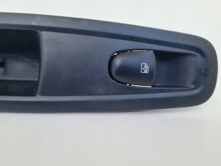Renault Kadjar PRZEŁĄCZNIK SZYBY PANEL prawy tył PASAŻERA 829508687R