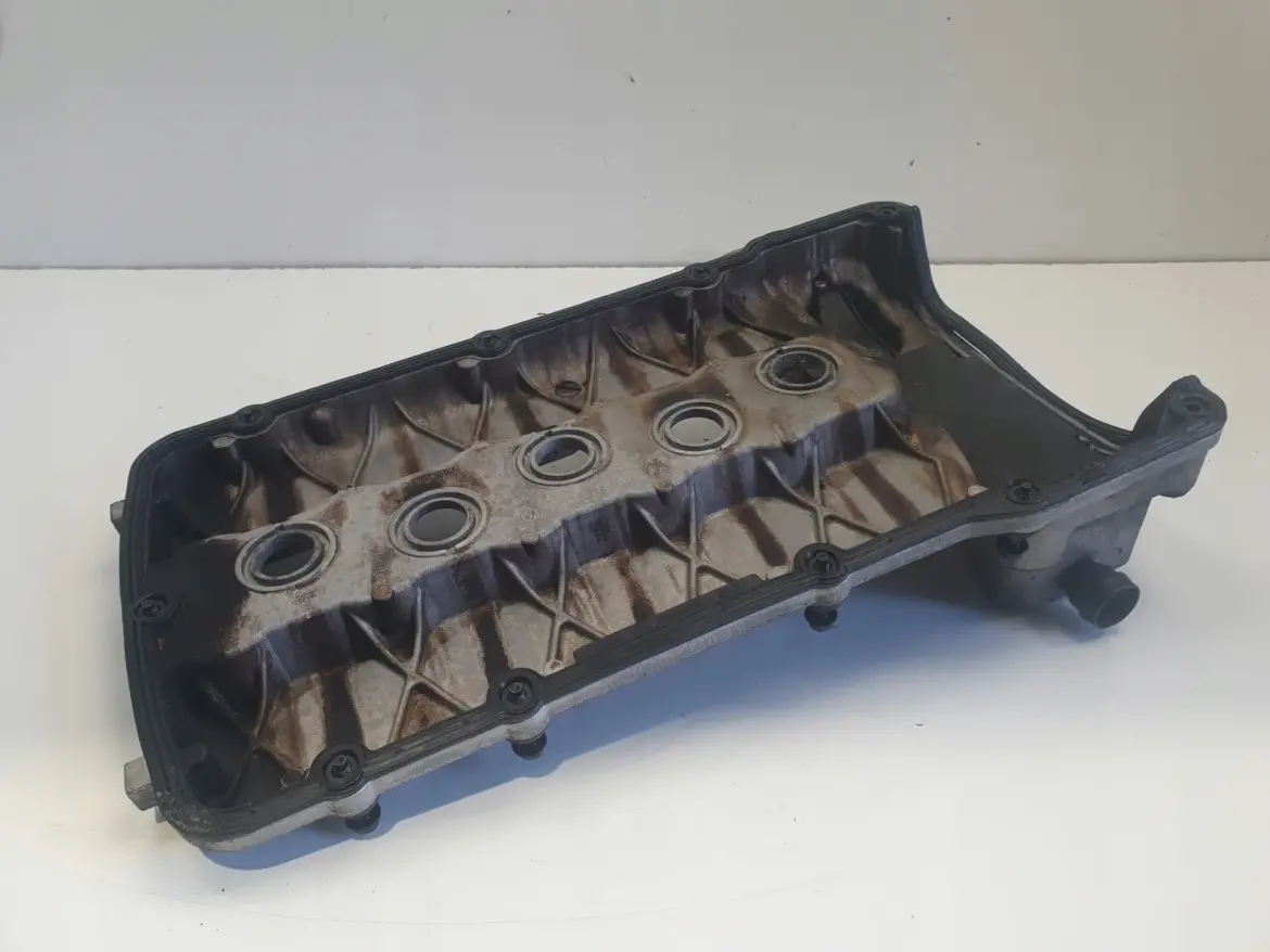 Seat Toledo II 2.3 V5 POKRYWA ZAWORÓW 066103475J