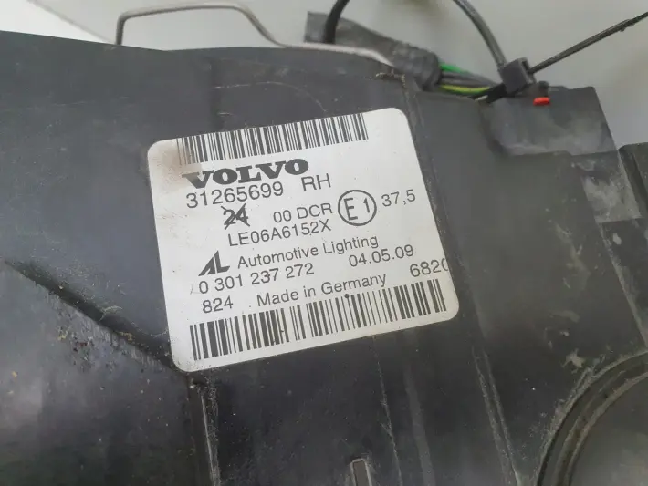 Volvo S40 II V50 LIFT XENON PRZEDNIA LAMPA PRAWA prawy przód 31265699