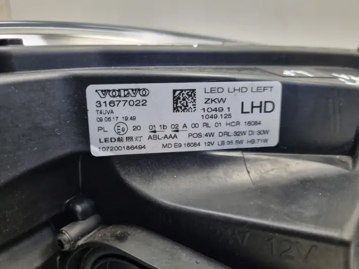 Volvo V40 LIFT PRZEDNIA LAMPA LEWA lewy przód FULL LED EUROPA 31677022
