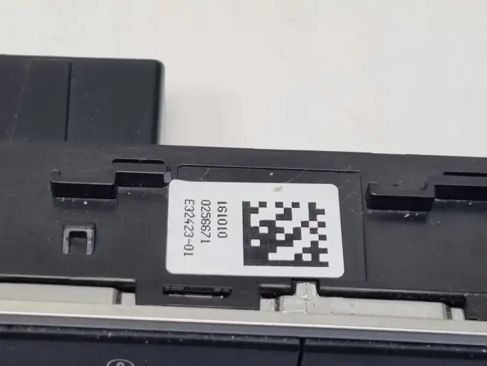 Renault Scenic IV Megane IV PANEL FOTELI Przełącznik E32411-01
