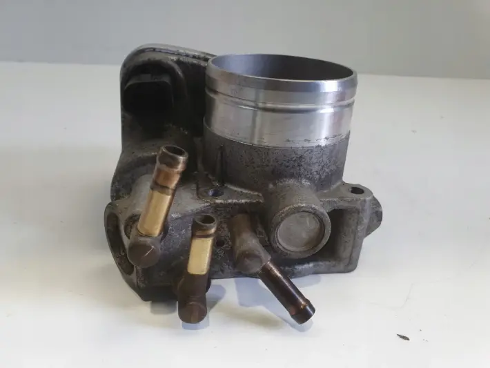 Audi A3 II 8P 1.6 8V PRZEPUSTNICA 06A133062AB