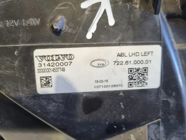 Volvo V40 II 12-16r PRZEDNIA LAMPA LEWA lewy przód EUROPA XENON 31420007