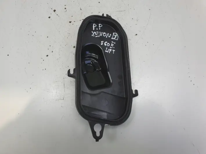 Volvo V60 S60 II LIFT XENON DEKIELEK PRZEDNIEJ LAMPY ZASLEPKA ŻARÓWKI
