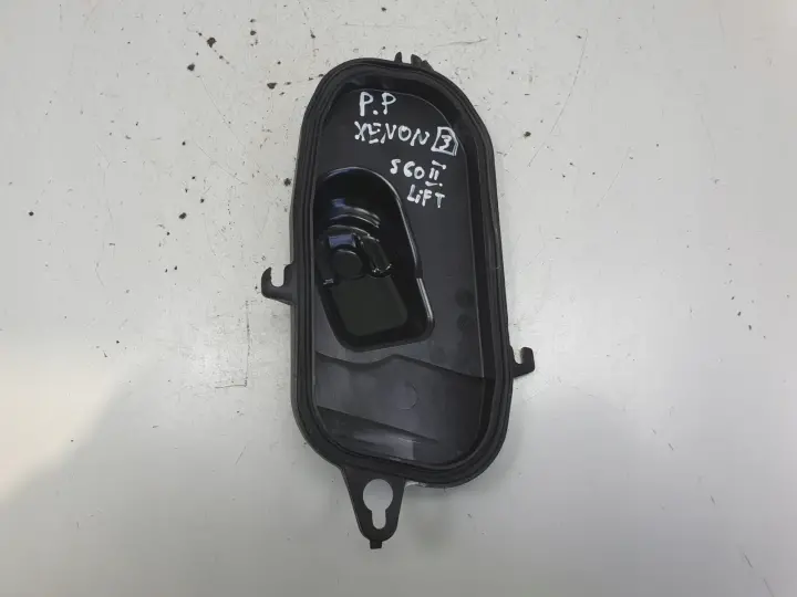 Volvo V60 S60 II LIFT XENON DEKIELEK PRZEDNIEJ LAMPY ZASLEPKA ŻARÓWKI