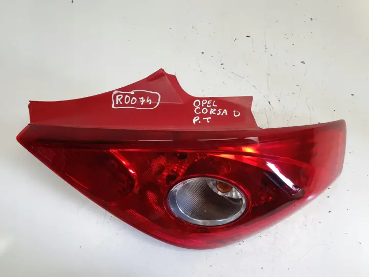 Opel Corsa D 3 drzwi TYLNA LAMPA PRAWA prawy tył pasażera 13211841