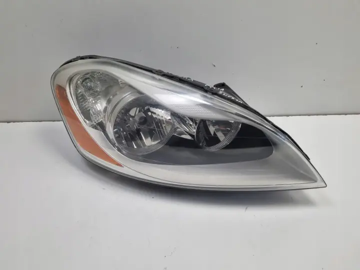 Volvo XC60 08-17r PRZEDNIA LAMPA PRAWA PRAWY PRZÓD 30763148