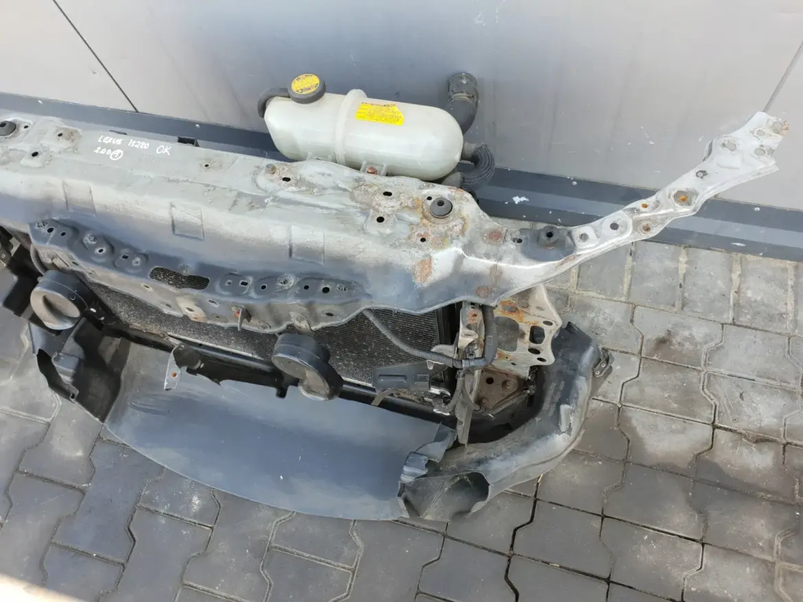 Lexus IS220 2.2 D PRZEDNI PAS CHŁODNICE KOMPLET