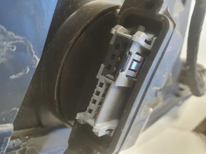 Volvo V60 S60 II PRZEDNIA LAMPA LEWA lewy przód XENON 31299990