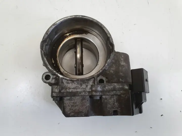 VW Golf V 1.9 TDI PRZEPUSTNICA 03G128063C