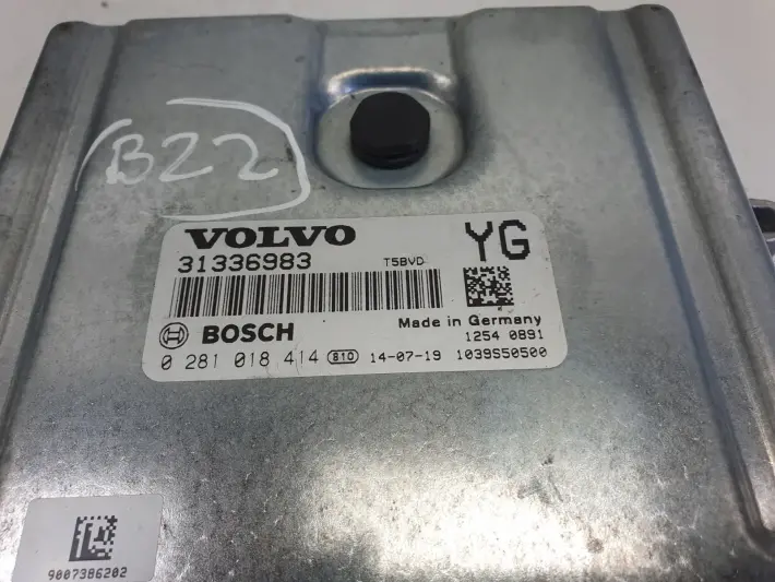 Volvo V40 II 2.0 D3 STEROWNIK SILNIKA komputer 31336983 0281018414