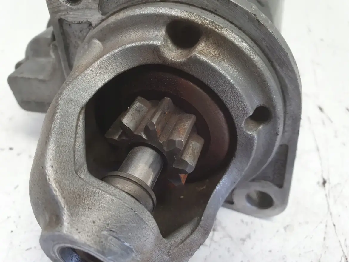 BMW E87 E90 2.0 i ROZRUSZNIK bosch 7524843 0001107426