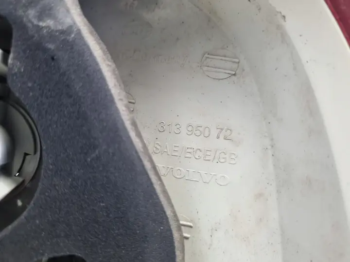 Volvo V70 III XC70 TYLNIA TYLNA LAMPA LEWA lewy tył LED 31395072