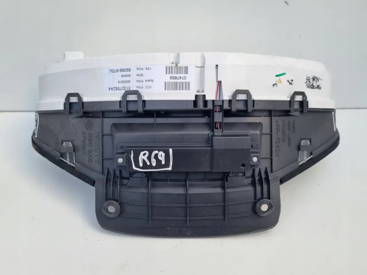 Volvo XC60 V60 S60 II 1.6 D2 diesel LICZNIK ZEGARY Europa 31327582AA