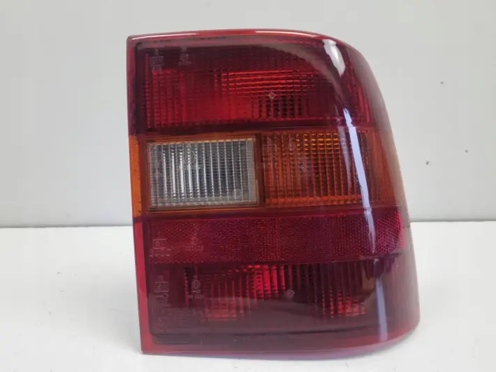 Opel Vectra A sedan 88-92r TYLNIA TYLNA LAMPA PRAWA prawy tył