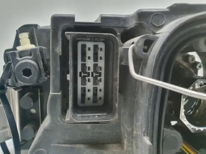 Volvo S40 II V50 LIFT XENON PRZEDNIA LAMPA PRAWA prawy przód 31265699