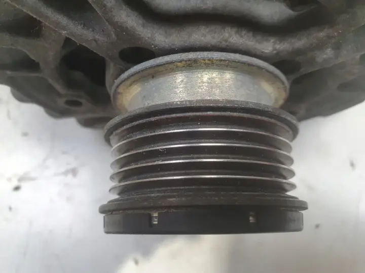 Volvo V70 III XC70 II 2.4 D5 ALTERNATOR 31419556